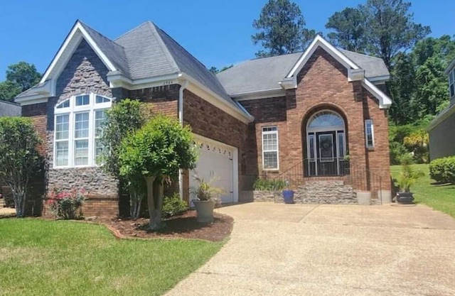 Beatiful, family-friendly home close to I-10