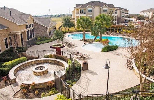 A 1-bedroom apartment in a peaceful area minutes to Sugar Land/ Hwys