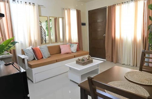 Hyacinth by Elle's Place near Dumaguete Airport (2BR with Kitchen)