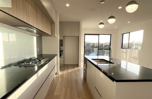Beautiful 4 bedroom, 3 bathroom house 2.6km from the Orewa Beach