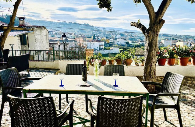 Super Casa al Lado de Granada. Casa Ideal Para Familias y Amigos, Gran Terraza