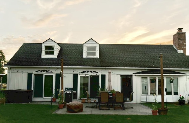 Cozy Lake front Home, Hot Tub, close to Shopping