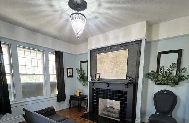 Enchanting Vintage Estate minutes from the interstate and airport