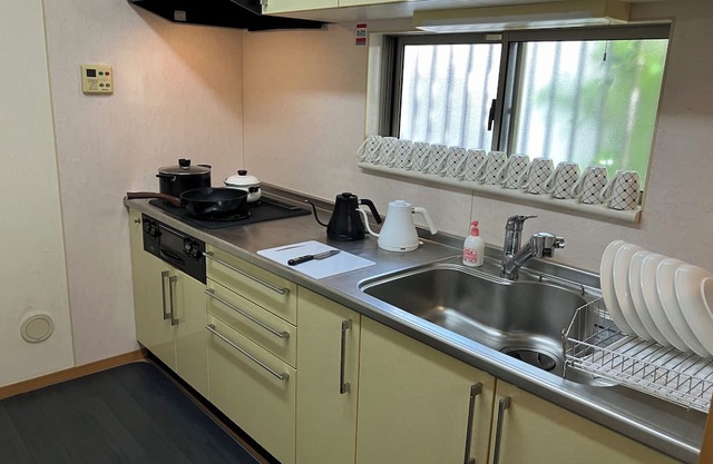 Near Tokyo DiesneyLand, Beach and Makuhari. Big House 4 BedRooms for 18 Guests