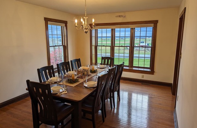 Large 5 BR home, Views of Amish farmland and Strasburg Railroad