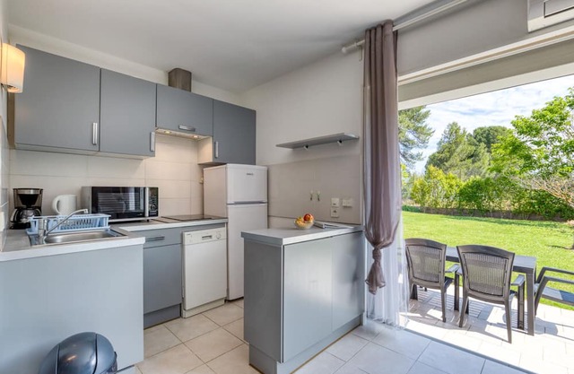 Studio Apartment "Gîte Maisonnette" with Shared Heated Pool & Wi-Fi