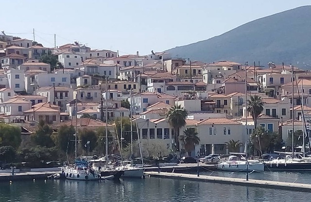 Charming and brand new central Studio on Poros
