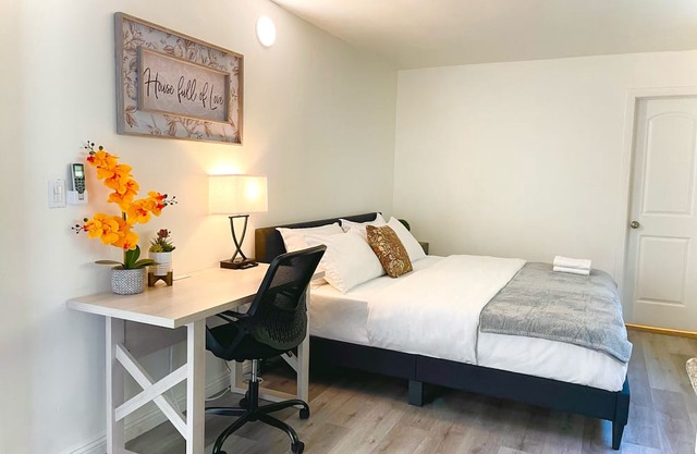Amazing Studio (Private Entrance & Free Parking)