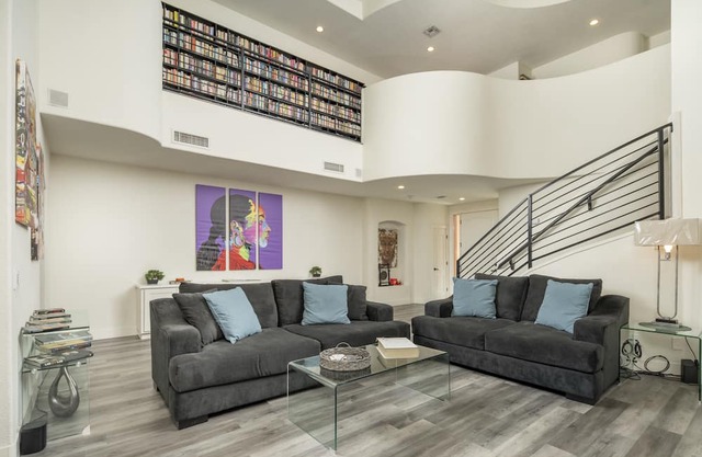 Modern Spacious 2 Master Bedroom Cal King with Loft & Pool Sleeps 6