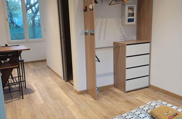 Studio 2 in quiet renovated 2023. Garage