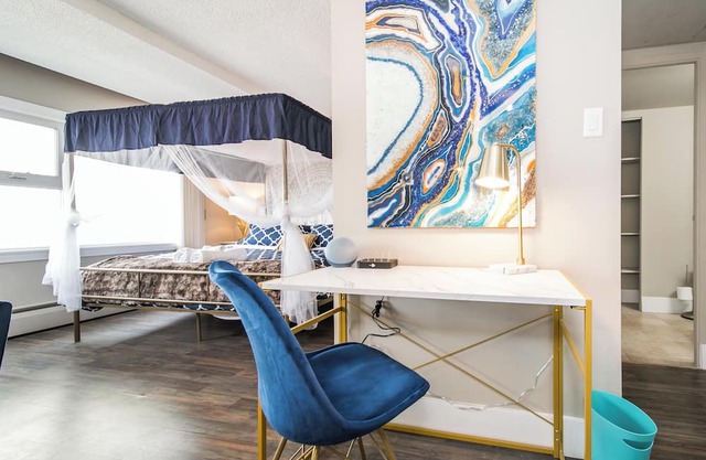 King Bed City Center Free Parking, Wifi, Ntflx