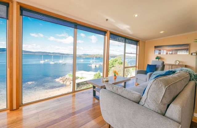 StayAU Riverfront Paradise Pet-friendly Tasmania