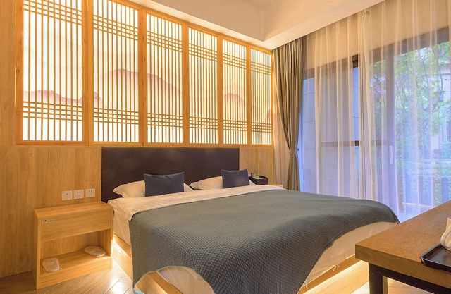 Heinemann Hotel courtyard or terrace king room A206— with a jacuzzi and a local