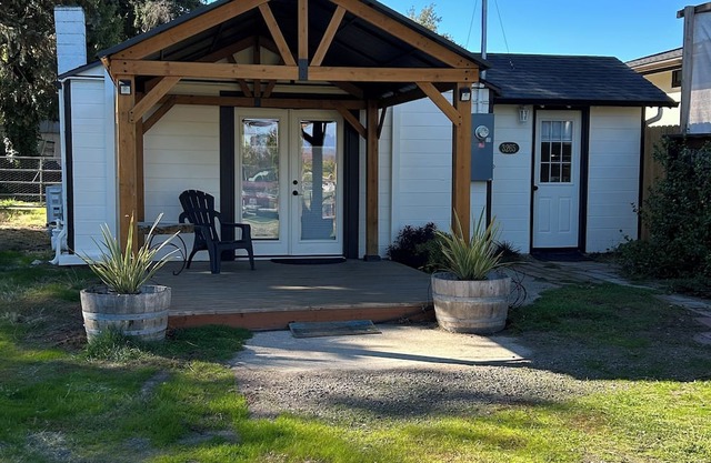 Charming 1-bedroom cottage in Central Point with AC