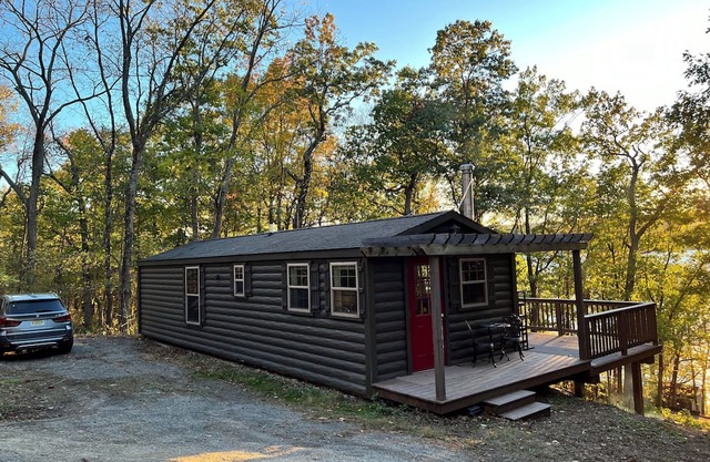 Cliff’s Edge Cottage Lakeview - Tranquil 2 Acre Escape Overlooking Seneca Lake