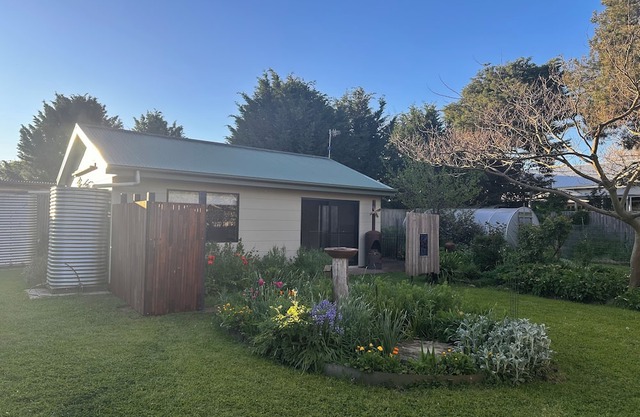 Bungendore Bungalow. The hidden gem in the middle of town.