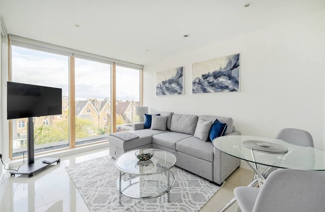 Elegant One-Bed Penthouse with Terrace – Sleeps 4