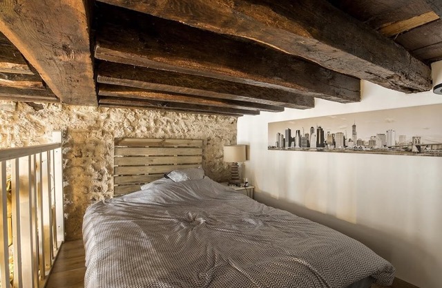 Cosy duplex apartment in the heart of Orléans in a quiet pedestrian street near the Cathedral