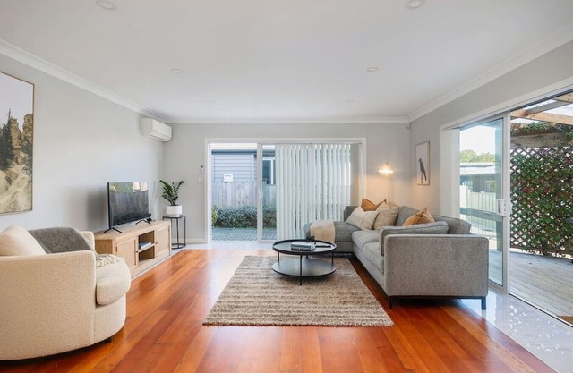 Trendy Castor Bay Apartment