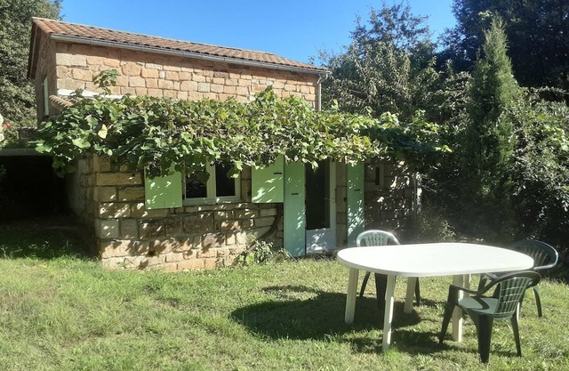 Charming stone house with shared pool, Chambonas