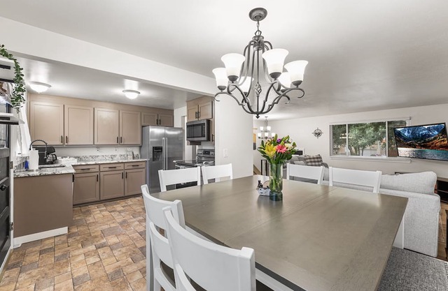 Group Friendly Castle Rock Retreat | Sleeps 12 | Games, BBQ & Patio