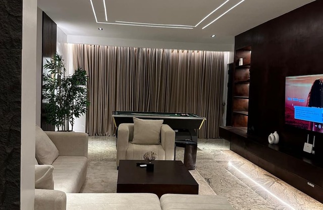 Luxury Charming 2-bedroom apartment Near Bannex plaza. Fast Wi-Fi+247 power