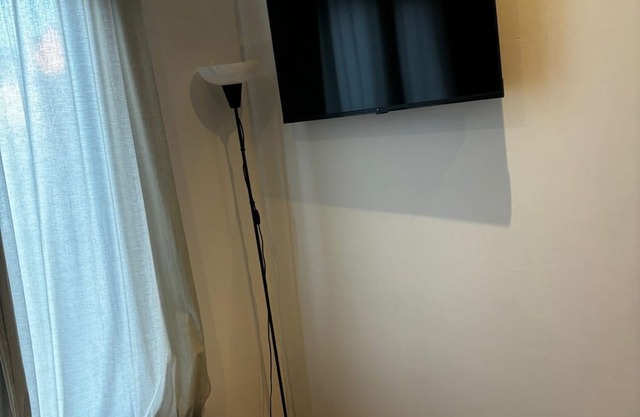 Comfortable 2BR Stay | Near Korenmarkt + WiFi