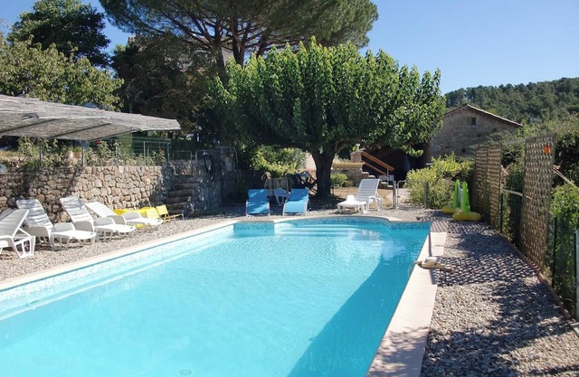 Chassiers, Southern Ardèche, 30m² apartment, for 4 people max and shared pool