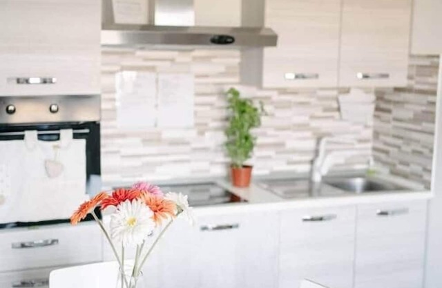 Casa Cleo - seaside apartment, WiFi, Netflix, A/C, pets allowed