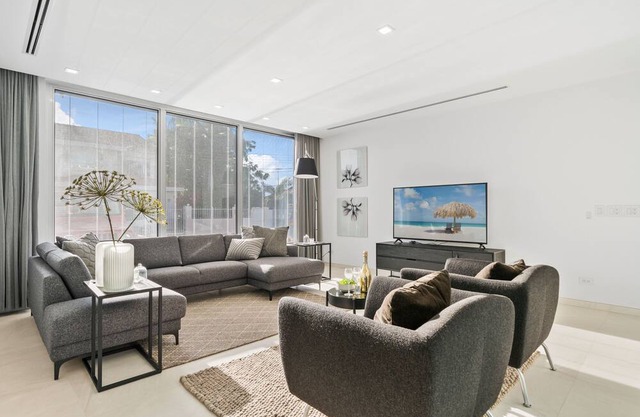 Modern 2BR Bubali Condo — Fully Equipped, Full AC, Minutes Away From Eagle Beach