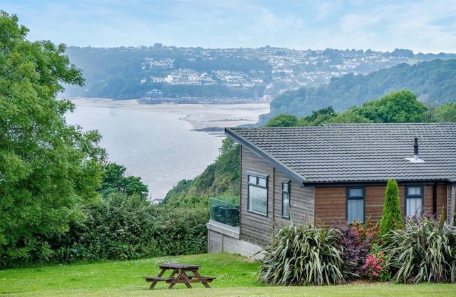 Shearwater 30 - 2 Bedroom Lodge - Summerhill