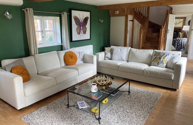 Spacious 6-Bed Countryside Home Surrounded by Nature