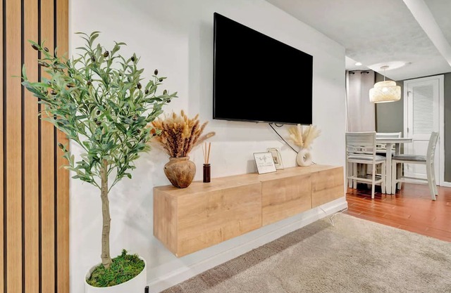 Cozy Home | Central Louisville Gem Near Airport!