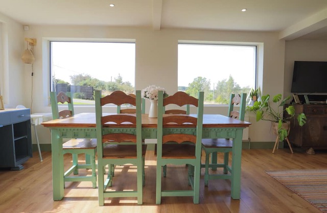 Charming 4-bedroom house in Kilmuckridge, walking distance to a beautiful beach