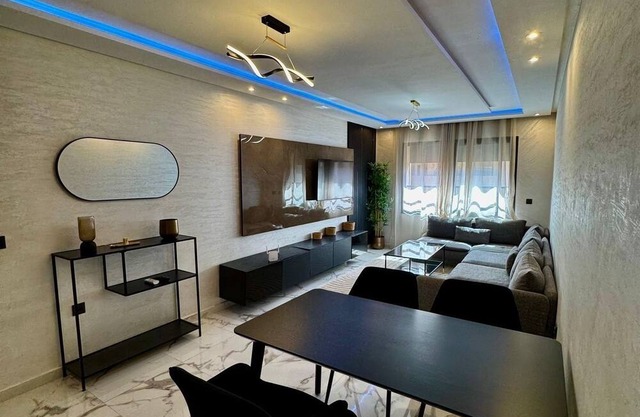 Le refuge chic à deux chambres avec piscine et parking sous sol