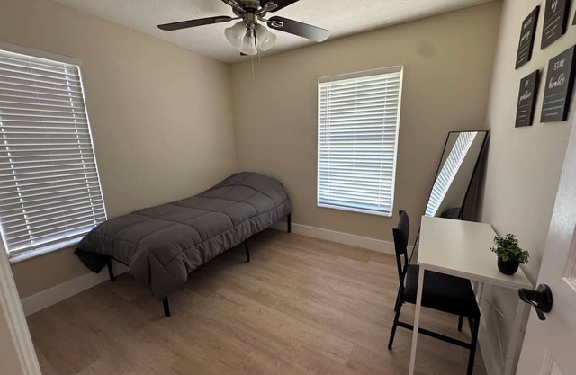 Spacious 4-bedroom house in wonderful Clewiston with AC