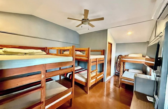 El Nido Town Inn Aircon Room for 10 Pax with Double bunk bed& Single Bunk Beds