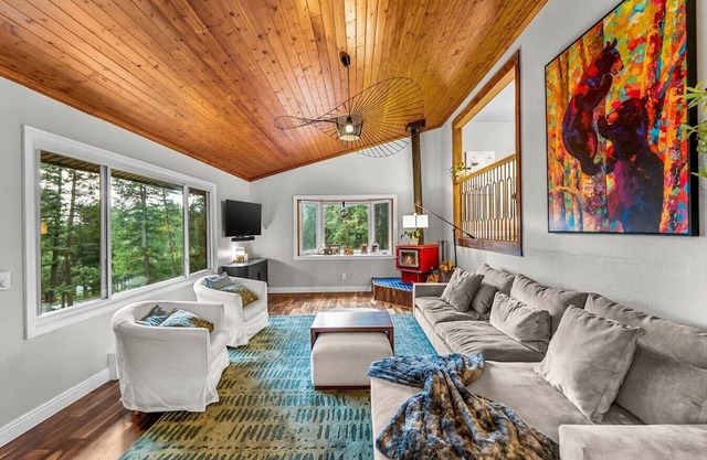 Evergreen Hideaway: Game Room, Sauna + Fire Pit