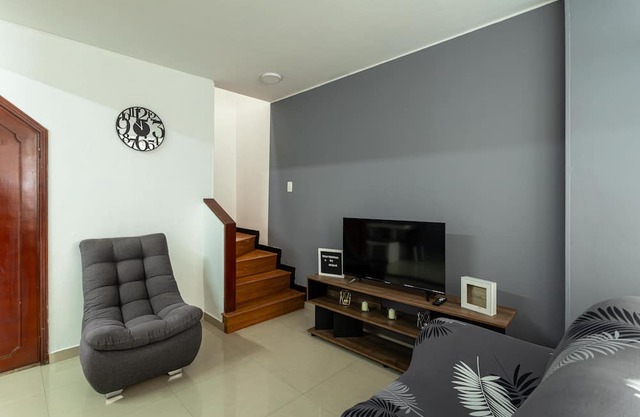 Ideal for families/groups House 8 pax with 2 parking spaces near El Dorado Airport.