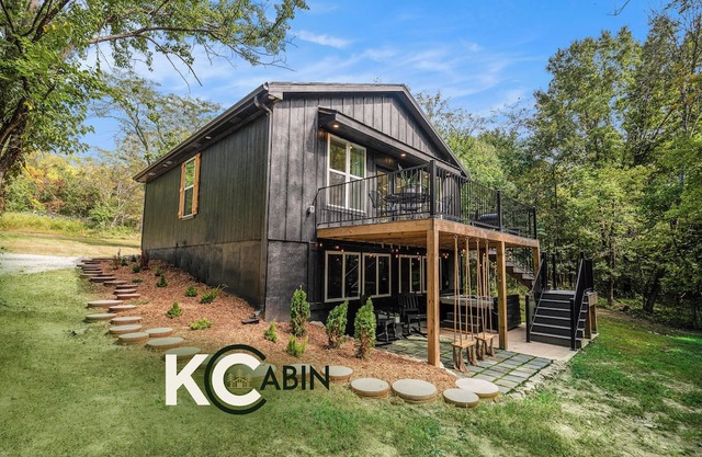 KCcabin Modern Wooded Retreat w/Hot Tub