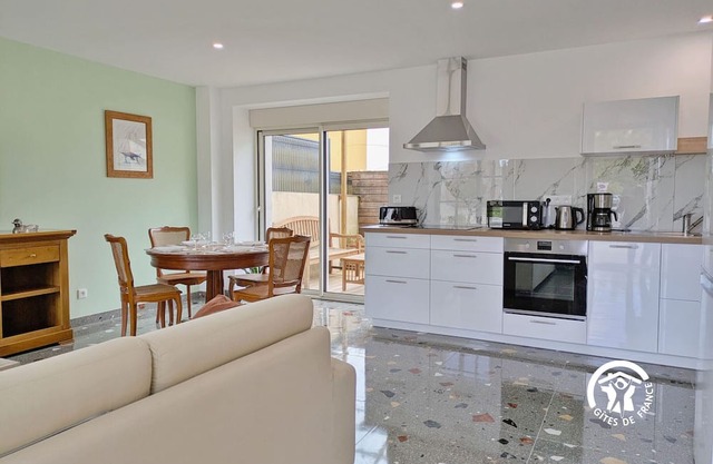 La Maison du Bourg Cottage with Terrace and Parking, 4 People in Louverné