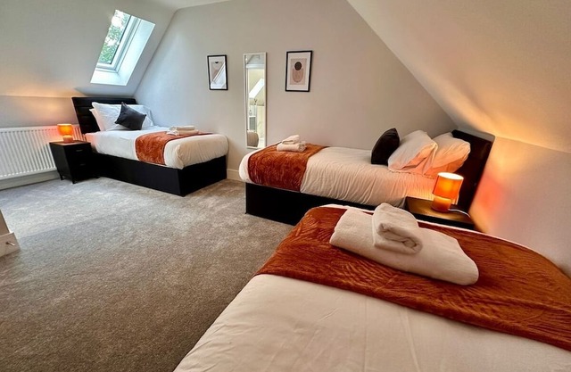 Stunning 4 Bedroom| Sleeps 8| Centre Of Telford