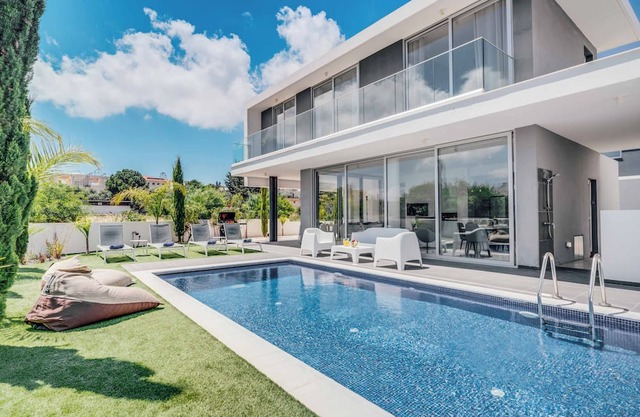 Olivine Pearl OL15 - Three Bedroom Villa, Sleeps 6