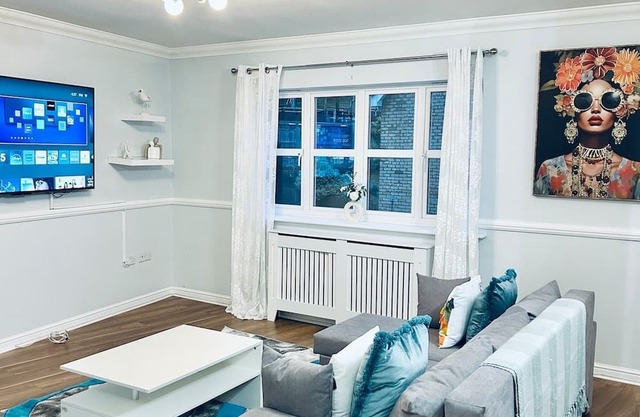Luxury 4BR House , Bluewater, Dartford, Parking