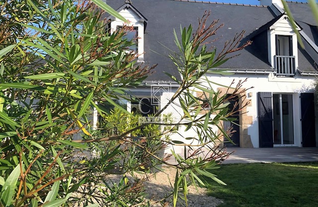 Luxury house near town and 150m from the ocean