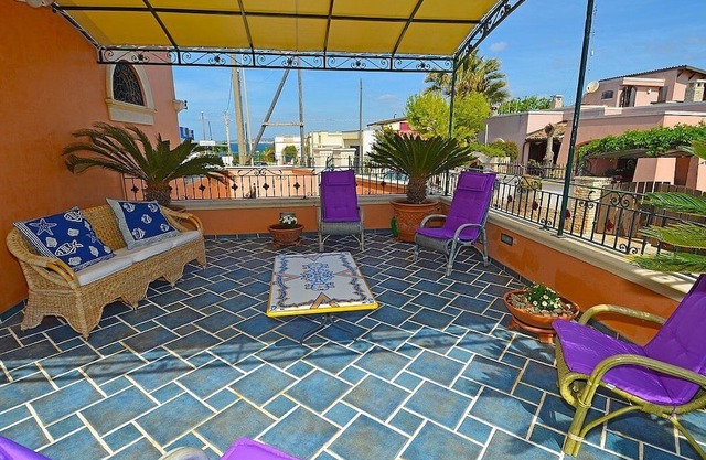 Casa Ria B: A welcoming two-story apartment that is part of a villa situated at a short distance from the beach, with Free WI-FI.