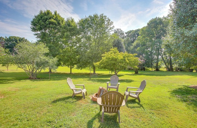Home 9 Mi to Dtwn Springfield w/Porch & Yard!