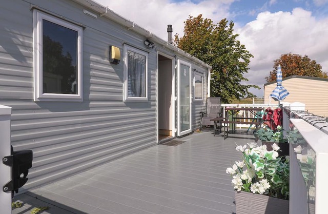 SINGH AND LEITE FAMILY CARAVAN, family friendly in St. Osyth