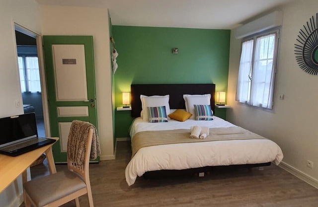 LA MARINA-Center-Parking-StationtoParis Chambre LAGON