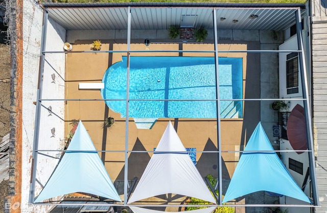 Large Hidden Downtown Studio Apt. 35 Day Minimum